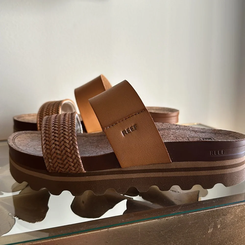 Reef Women's Tan Sandals - Picture 10 of 16